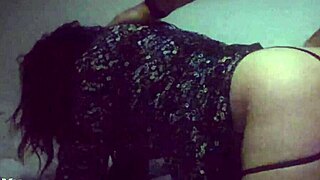 Vecina Ardiente Licks Dorm Roommate First Time