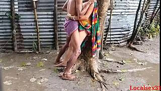 Raw Outdoor Bang with Bengali Boudi in Rainy Field!