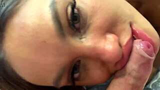 I love how Monika Fox uses her feet for deepthroat and plays with that prolapse fetish.