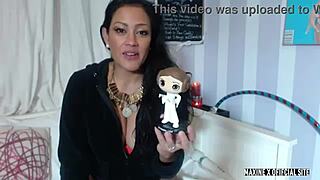 Maxine x masturbates with vibrator in high heels