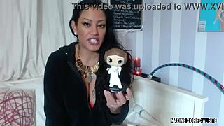 Maxine x masturbates with vibrator in high heels