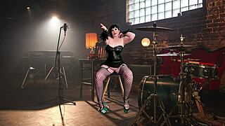 Granny Hardrock, Man, What a Spectacular Cocksucker She Is!