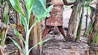 I am a milf with big pussy peeing in public, oh no!