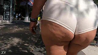 Walking in public flashing ass with mini shorts! 😜