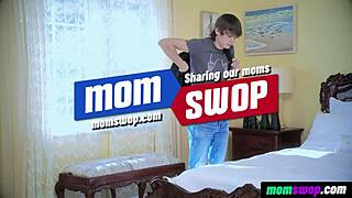 मॉमस्वॉप, मैं थ्रिल्ड हूँ! सिंगल स्टेप मॉम्स ने कॉलेज स्टेपसन्स के लिए एपिक ऑर्गी सरप्राइज प्लान किया।