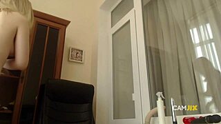 amazing teen 18+ mastering her dildos