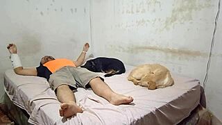 Bailarina aun tiene ganas de moverse asi que decide hacerlo sobre la polla de su primo