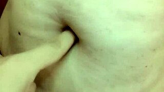 i love exploring a milf girl's navel