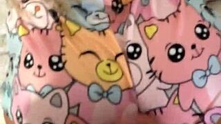 Vende os olhos do namorado e convida a madrastra sex toy