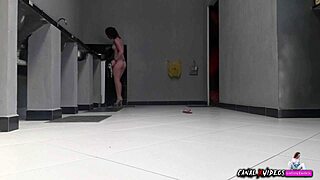 minha rotina diaria pelada fazendo almoço agora to fudida