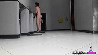 minha rotina diaria pelada fazendo almoço agora to fudida