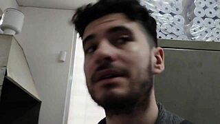 Кончаю на станок на работе с громкими стонами