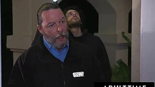 OMG, I can’t even… Aussie housewife Charlie Forde gets bukkake gangbanged by security team. 5 on 1 deepthroat madness!