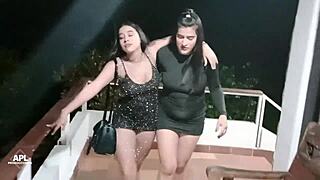 Universitarias lesbianas regresan de la fiesta a dar unas buenas lamidas a sus jugosos coños para calmar su calentura parte 1