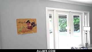 hey evelyn payne got alex kane and summer col over for friendsgiving... but james angel's here to bang us all!