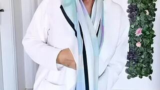 巨乳グラニー・マリアオールドがストッキング脱ぎダンスでミントランジェリーとマンコ見せつけ