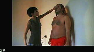 Italian wrestler delivers powerful stomach kicks in compilation