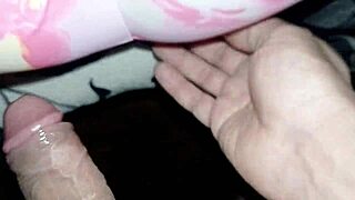 XXX: Prikradam se v posteljo svoje perverzne hijastre za mokro akcijo