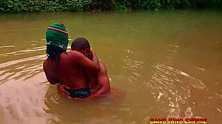 Quase pega fodendo safada da live pra estrada da vila como loucas Gen-Z