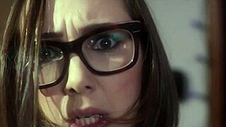 Girls, how do you scissor in stockings?