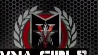 Crvenokosa Penny Pax jaše divlje u cowgirl akciji