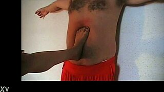 Italian wrestler delivers powerful stomach kicks in compilation