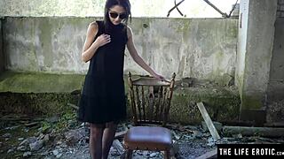 i'm so horney, i masturbaite untill i squirt pee everywere