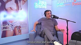 Cristina Vega가 라티나 모델로 웹캠에서 Juan Bustos 팟캐스트에 기계 써