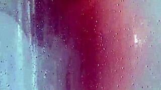 Duştaki sallanan kıvrımları merak mı ediyorsun?