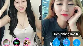 Two cute girls in livestream!