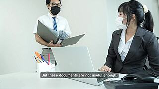 사무실 여자 매니저, 직원 유혹해서 몰래 섹스 못 참아?