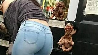 Look at that big ass in tight jeans