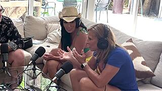 Jezdí tvrdě s Abi James a Sunni Daize v divoké akci