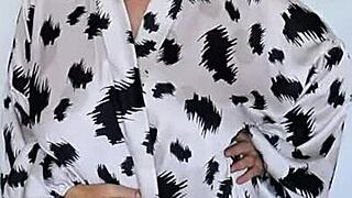 Stepmom catches stepson jerking off boldly!