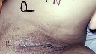 Me chupo los dedos y dedeo rico la vagina de Frida Latina muy cachonda y sexy, flashing in group