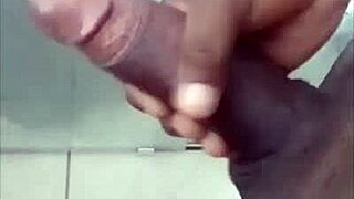 a rola enorme grande e grossa do negorubi