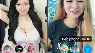 Two cute girls in livestream!