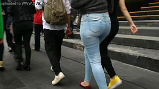 Look at that big ass in tight jeans