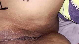 Me chupo los dedos y dedeo rico la vagina de Frida Latina muy cachonda y sexy, flashing in group