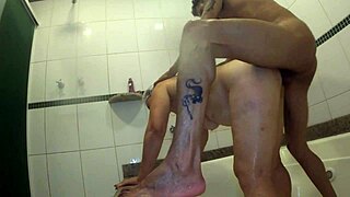 Comendo cuzinho de uma mulher madura dentro da hidro massagem!