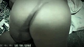 Watch this BBW milf masturbate for her stepson in the bath?