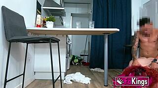 Hey, Leia Saez, how’d you seduce that supermarket guy?