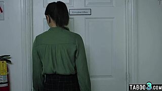 Hey boss, wanna strapon bang me like Anna Claire Clouds today? Just asking!