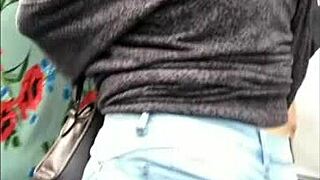 Look at that big ass in tight jeans