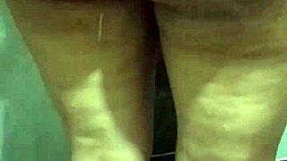 Sexo casero while taking a shower with dildo and toys