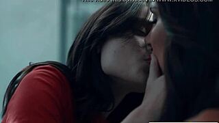 Hot Teen Tastes Twin Girlfriend In Face Sitting