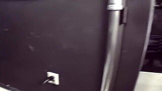 riley evans sucks fat prick for cum?