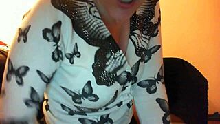 Nicoletta's Solo Mouth Soap Fetish in Private Room Exploration