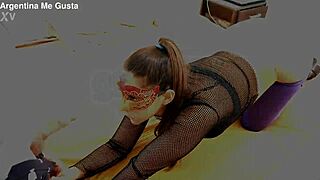 huge puffy cameltoe babe shows big round gym ass