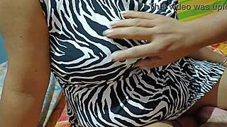 indian desi girl priya bangs her boyfriend hard.